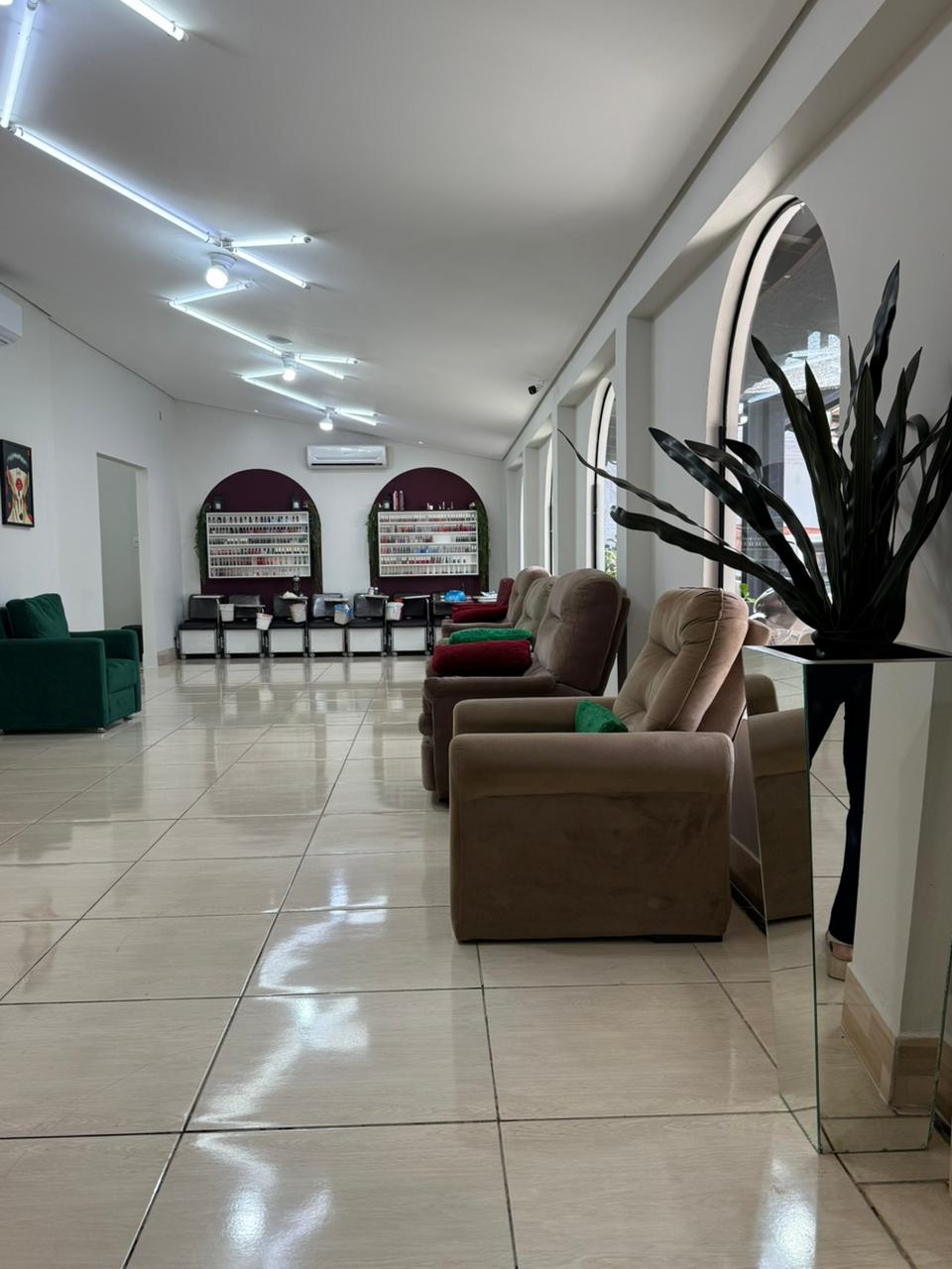 ​Manicure e pedicure